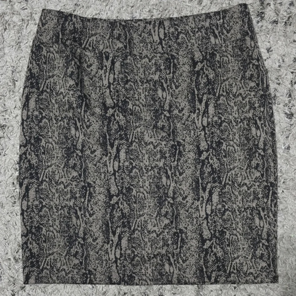 ✨️4/$20. Nwot STYLE & CO Comfort Waist Stretch Pencil Skirt, Neutral Snake Print - Picture 3 of 9
